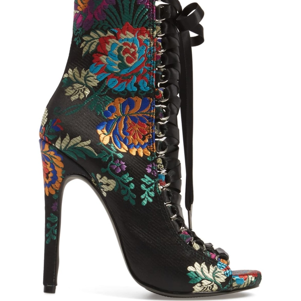 Steve Madden Fuego Lace-Up Embroidered Booties NEW - Picture 2 of 6
